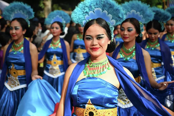 Phụ nữ Bali trong cuộc diễu hành tại Lễ hội Nghệ thuật Bali lần thứ 44 ở Denpasar, Indonesia. Phụ nữ Bali trong cuộc diễu hành tại Lễ hội Nghệ thuật Bali lần thứ 44 ở Denpasar, Indonesia. - Sputnik Việt Nam