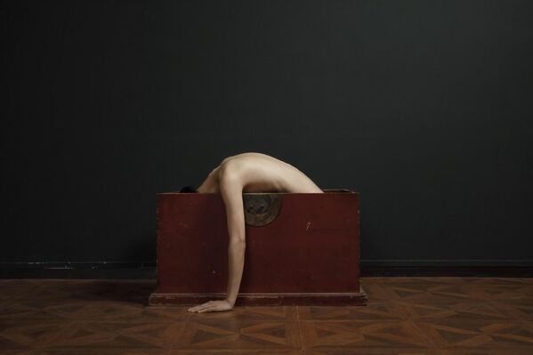 &quot;The Death of Marat&quot; của nhiếp ảnh gia Trung Quốc Du Yi đã giành vị trí đầu tiên trong hạng mục Nude, 2022 Creative Photo Awards - Sputnik Việt Nam