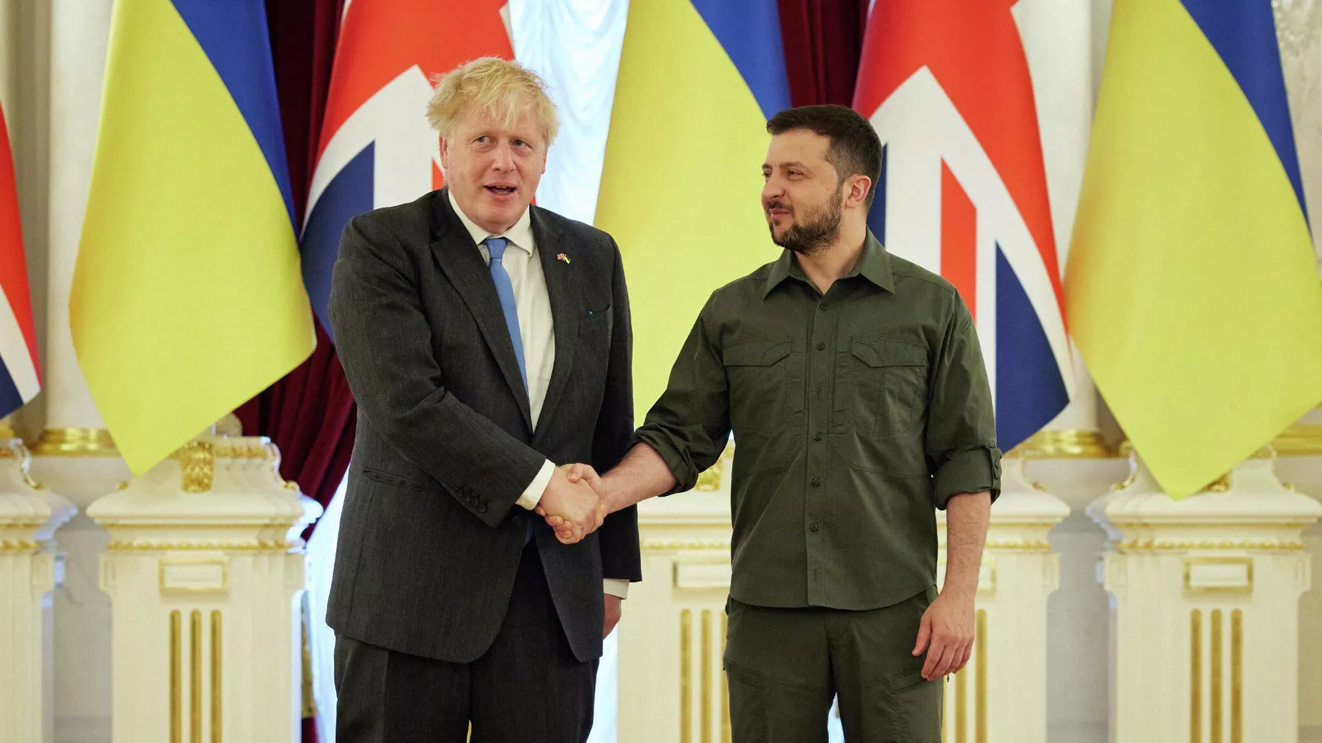 Thủ tướng Anh Boris Jonson và Tổng thống Ukraine Volodymyr Zelensky tại Kiev