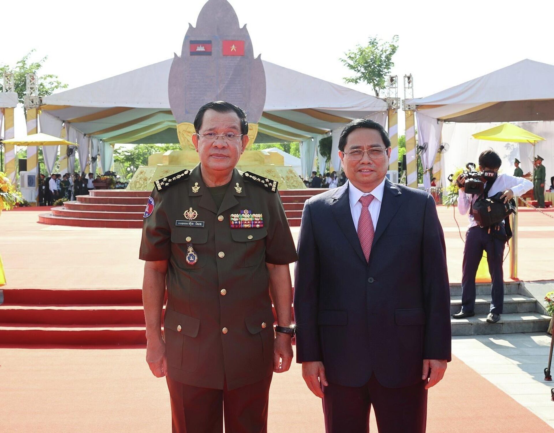 Thủ tướng Phạm Minh Chính và Thủ tướng Campuchia Samdech Techo Hun Sen  - Sputnik Việt Nam, 1920, 20.06.2022