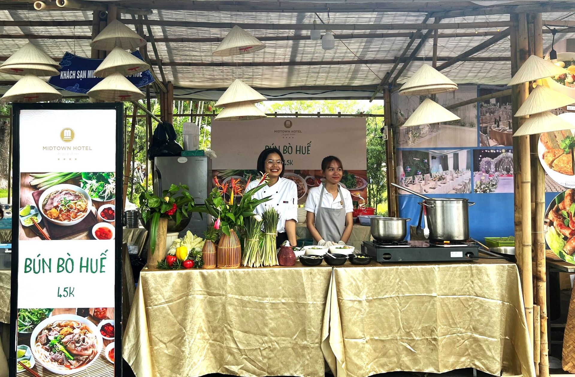 Có thể thưởng thức món bún bò Huế lừng danh Có thể thưởng thức món bún bò Huế lừng danh - Sputnik Việt Nam, 1920, 17.03.2025