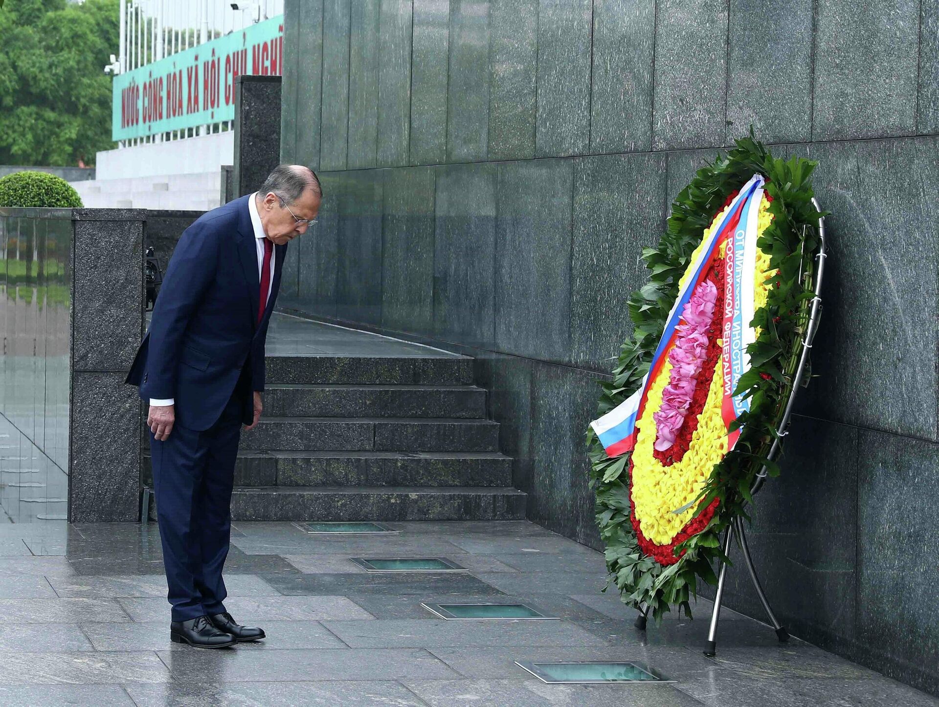 Bộ trưởng Ngoại giao Nga Sergei Lavrov vào Lăng viếng Chủ tịch Hồ Chí Minh - Sputnik Việt Nam, 1920, 07.07.2022