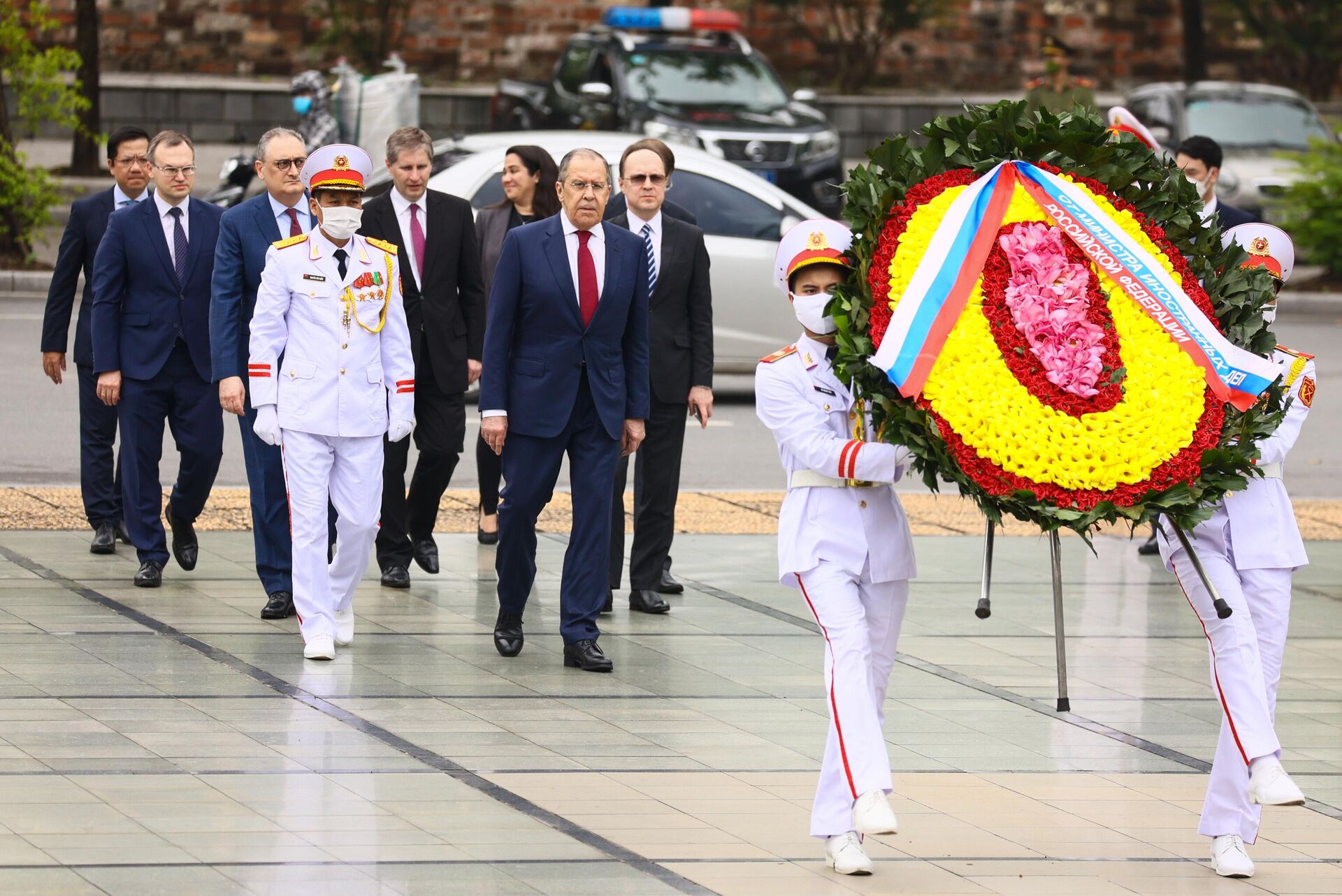 Bộ trưởng Ngoại giao Nga Sergei Lavrov vào Lăng viếng Chủ tịch Hồ Chí Minh - Sputnik Việt Nam, 1920, 06.07.2022