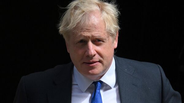 Thủ tướng Anh Boris Johnson trên phố Downing - Sputnik Việt Nam