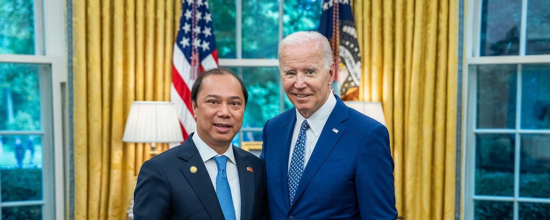 Đại sứ Nguyễn Quốc Dũng chào xã giao Tổng thống Hoa Kỳ Joe Biden - Sputnik Việt Nam, 1920, 08.07.2022