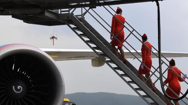 Các thành viên phi hành đoàn của máy bay Boeing 777-300 ER V. Chuikov thuộc Aeroflot tại Sân bay Quốc tế V. Arsenyev ở Vladivostok. - Sputnik Việt Nam