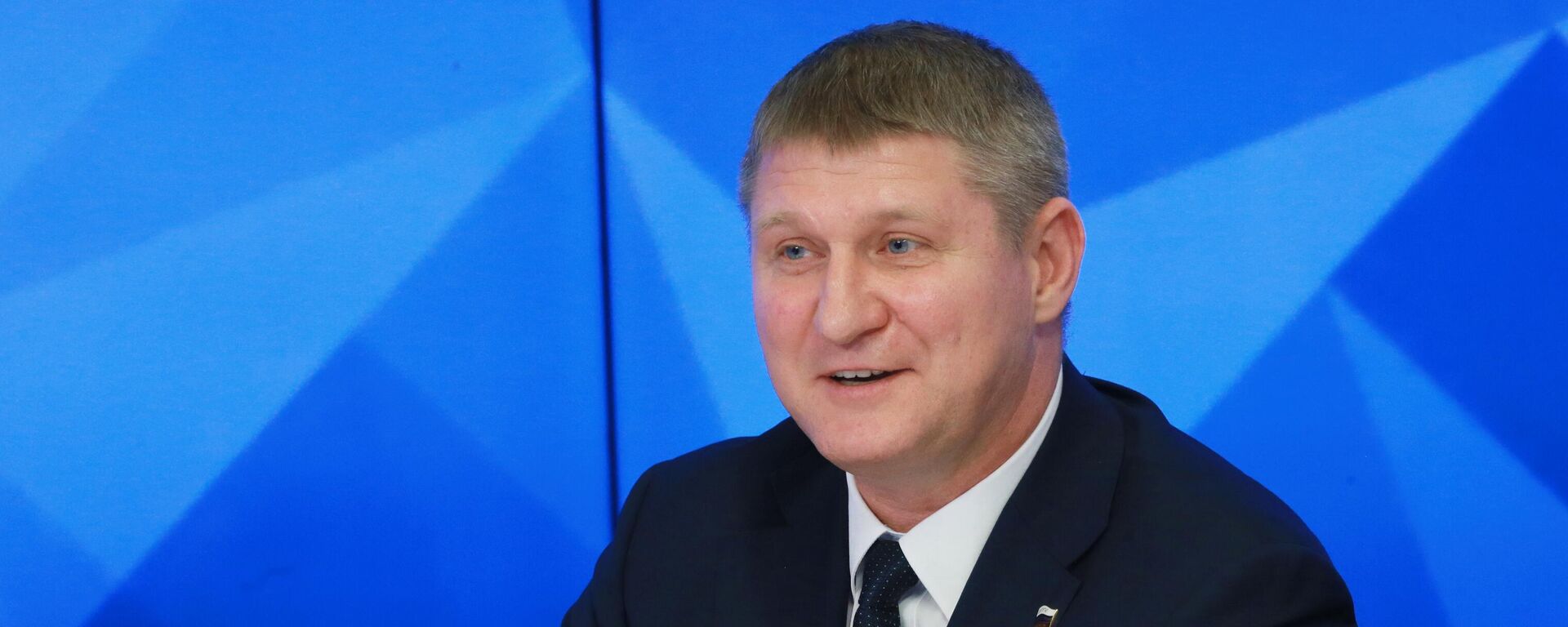 Nghị sĩ Duma Quốc gia (Hạ viện Nga) từ khu vực Crưm Mikhail Sheremet  - Sputnik Việt Nam, 1920, 15.09.2025