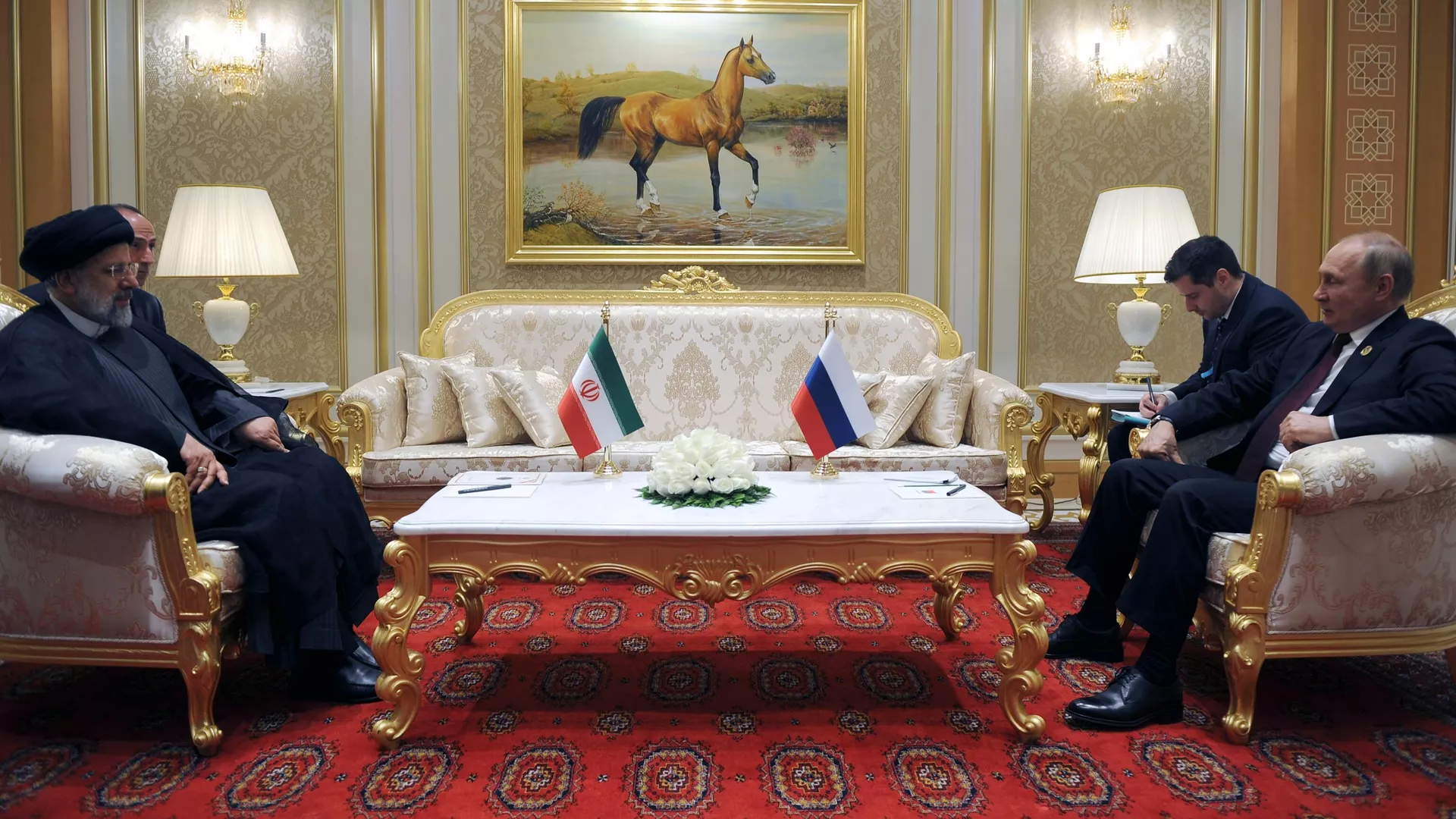 Tổng thống Nga Vladimir Putin và Tổng thống Iran Seyyed Ebrahim Raisi