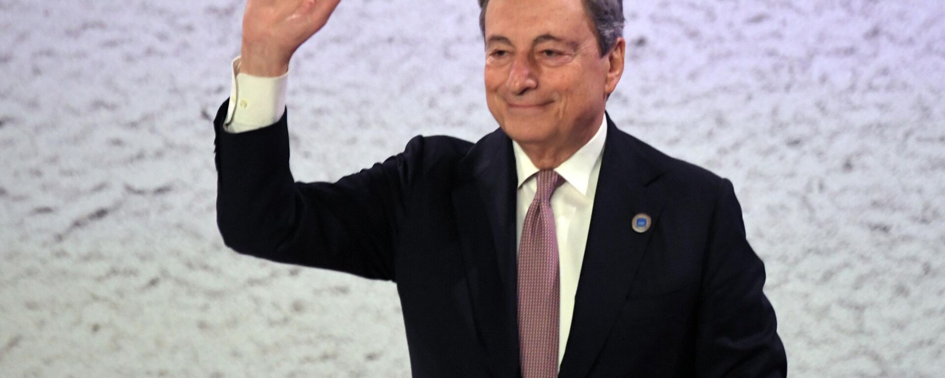 Thủ tướng Ý Mario Draghi trong cuộc họp báo cuối cùng sau hội nghị thượng đỉnh G20 ở Rome - Sputnik Việt Nam, 1920, 21.07.2022