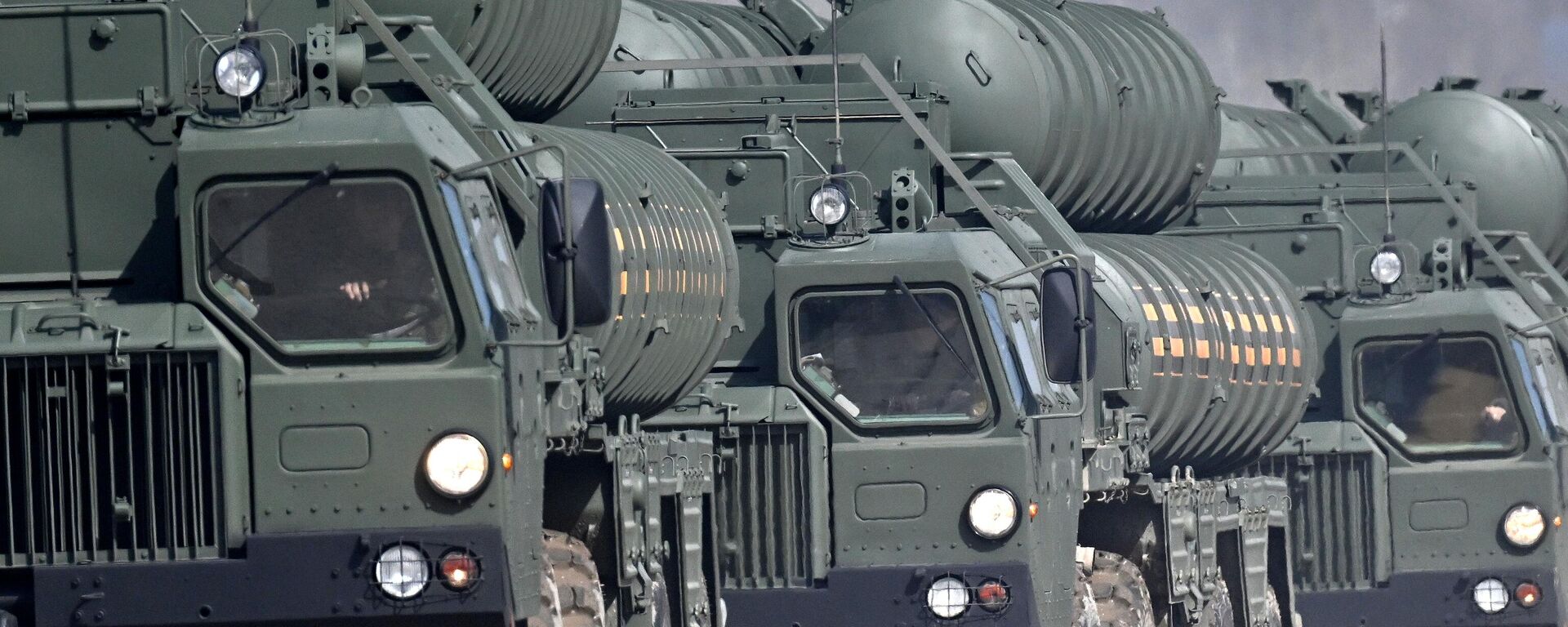 Bệ phóng hệ thống tên lửa phòng không S-400 Triumph - Sputnik Việt Nam, 1920, 18.08.2022