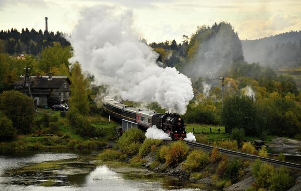 Chuyến tàu hoài cổ &quot;Ruskeala Express&quot; ở Nga. - Sputnik Việt Nam