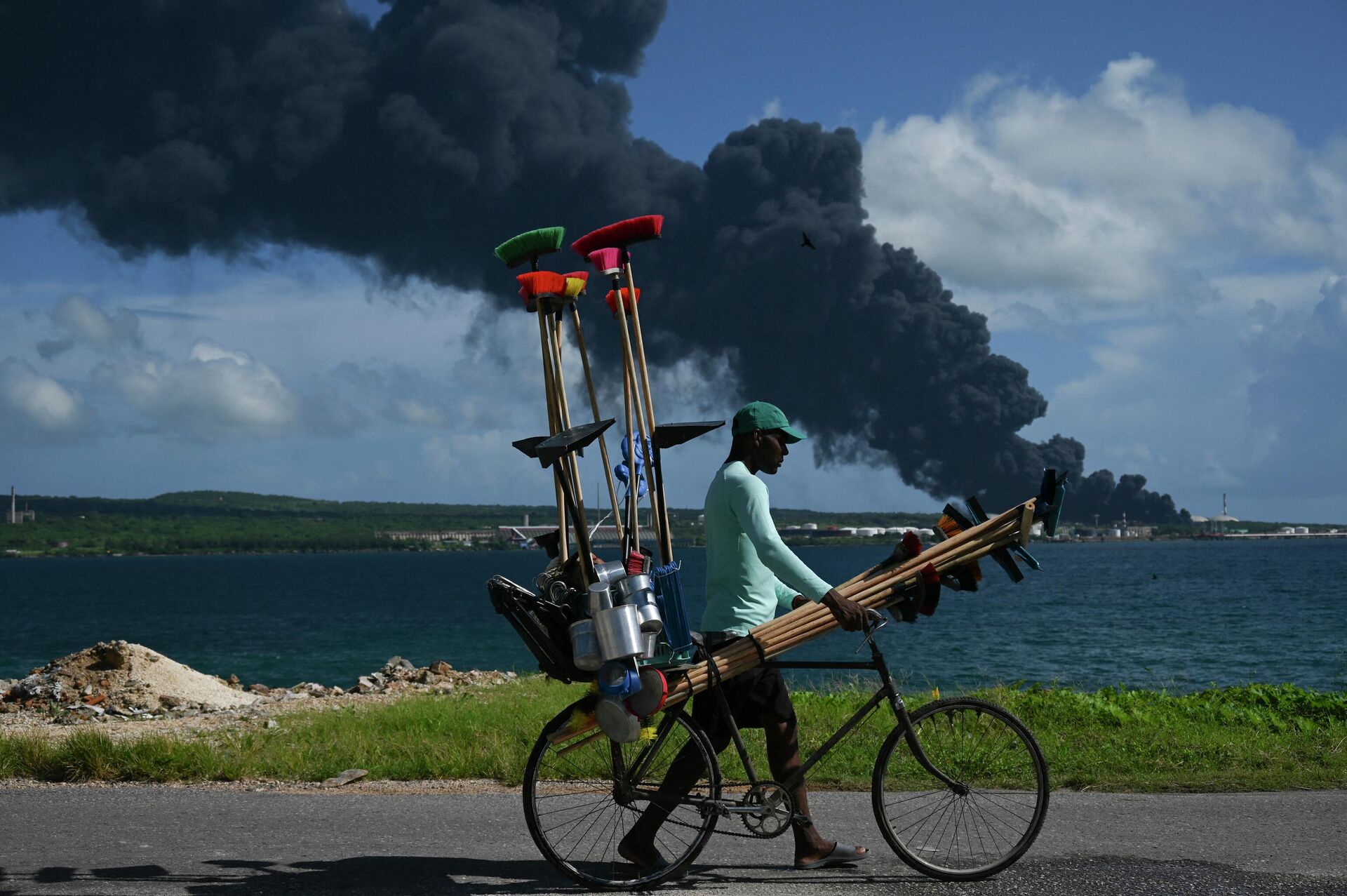 Cháy kho nhiên liệu ở Cuba - Sputnik Việt Nam, 1920, 07.08.2022