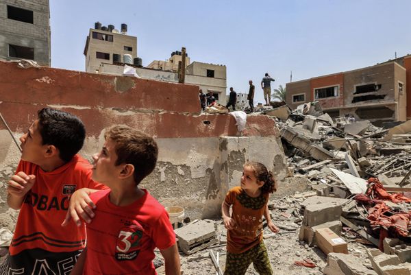 Trẻ em trong cuộc không kích của Israel vào Dải Gaza. - Sputnik Việt Nam