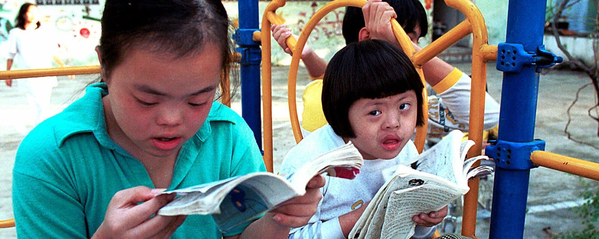 Дети, живущие в центре для жертв Agent Orange - Sputnik Việt Nam, 1920, 10.08.2022