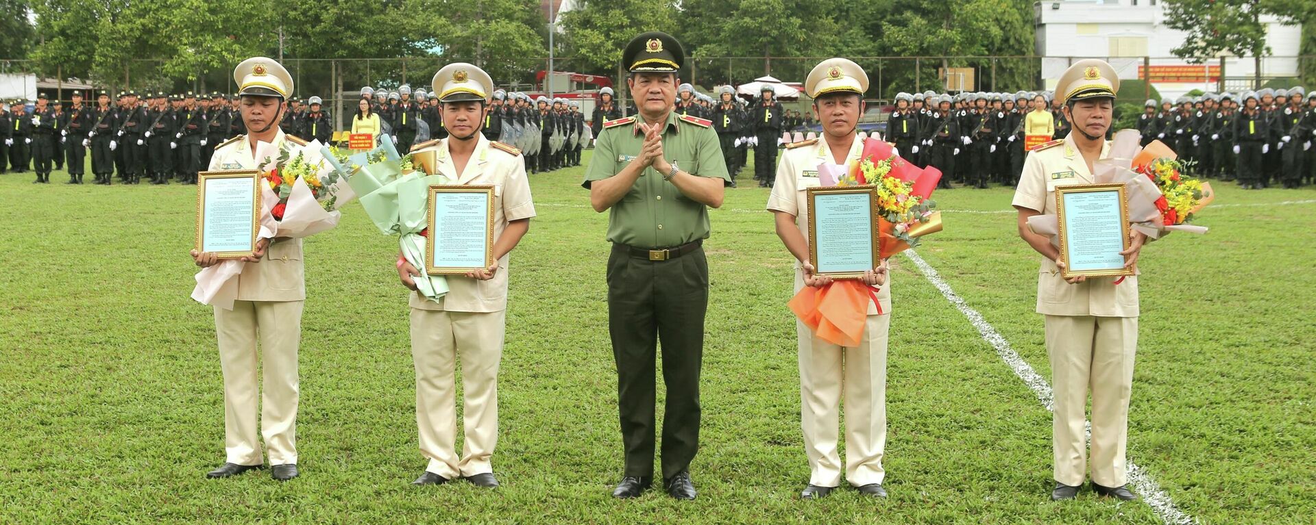 Công an Thành phố Hồ Chí Minh ra mắt Trung đoàn Cảnh sát cơ động dự bị chiến đấu
 - Sputnik Việt Nam, 1920, 10.08.2022