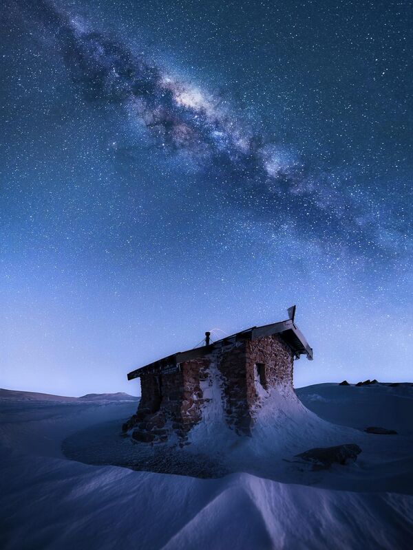 Bức ảnh The Top of Australia của nhiếp ảnh gia Pháp Josselin Cornou, giải nhất hạng mục The Night Sky cuộc thi Nature TTL Photographer of the Year 2022. - Sputnik Việt Nam