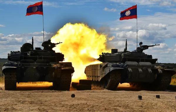 Các quân nhân của đội tuyển Lào trong buổi điều chỉnh vũ khí tiêu chuẩn của xe tăng T-72B3 tại thao trường Alabino ở ngoại ô Moskva. Các quân nhân của đội tuyển Lào trong buổi điều chỉnh vũ khí tiêu chuẩn của xe tăng T-72B3 tại thao trường Alabino ở ngoại ô Moskva. - Sputnik Việt Nam