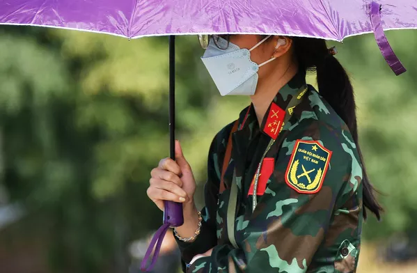 Nữ quân nhân của đội tuyển Việt Nam trong buổi điều chỉnh vũ khí xe tăng tiêu chuẩn tại thao trường Alabino ở ngoại ô Moskva. Nữ quân nhân của đội tuyển Việt Nam trong buổi điều chỉnh vũ khí xe tăng tiêu chuẩn tại thao trường Alabino ở ngoại ô Moskva. - Sputnik Việt Nam