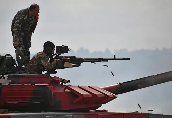 Các quân nhân đội tuyển Syria trong buổi điều chỉnh vũ khí tiêu chuẩn của xe tăng T-72B3 tại thao trường Alabino ở ngoại ô Moskva. Các quân nhân đội tuyển Syria trong buổi điều chỉnh vũ khí tiêu chuẩn của xe tăng T-72B3 tại thao trường Alabino ở ngoại ô Moskva. - Sputnik Việt Nam