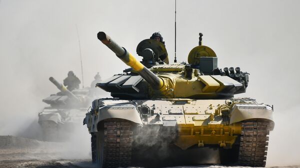 Xe tăng T-72B3 trước khi điều chỉnh vũ khí tiêu chuẩn tại thao trường Alabino ở ngoại ô Moskva - Sputnik Việt Nam