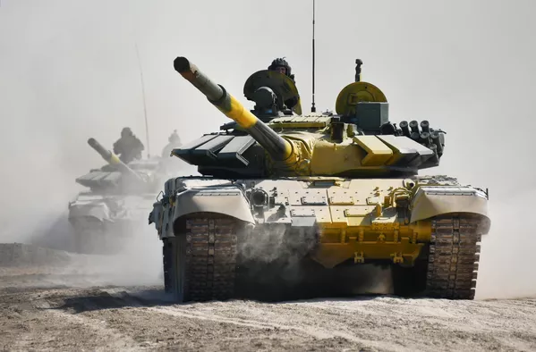 Xe tăng T-72B3 trước khi điều chỉnh vũ khí tiêu chuẩn tại thao trường Alabino ở ngoại ô Moskva. Xe tăng T-72B3 trước khi điều chỉnh vũ khí tiêu chuẩn tại thao trường Alabino ở ngoại ô Moskva. - Sputnik Việt Nam