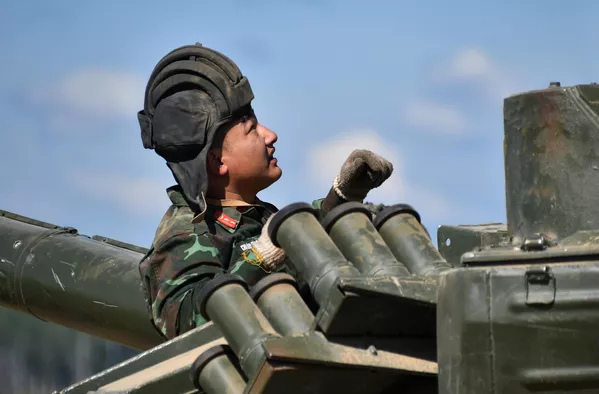 Quân nhân đội tuyển Việt Nam trước khi điều chỉnh vũ khí tiêu chuẩn của xe tăng T-72B3 tại thao trường Alabino, ngoại ô Moskva Quân nhân đội tuyển Việt Nam trước khi điều chỉnh vũ khí tiêu chuẩn của xe tăng T-72B3 tại thao trường Alabino, ngoại ô Moskva - Sputnik Việt Nam