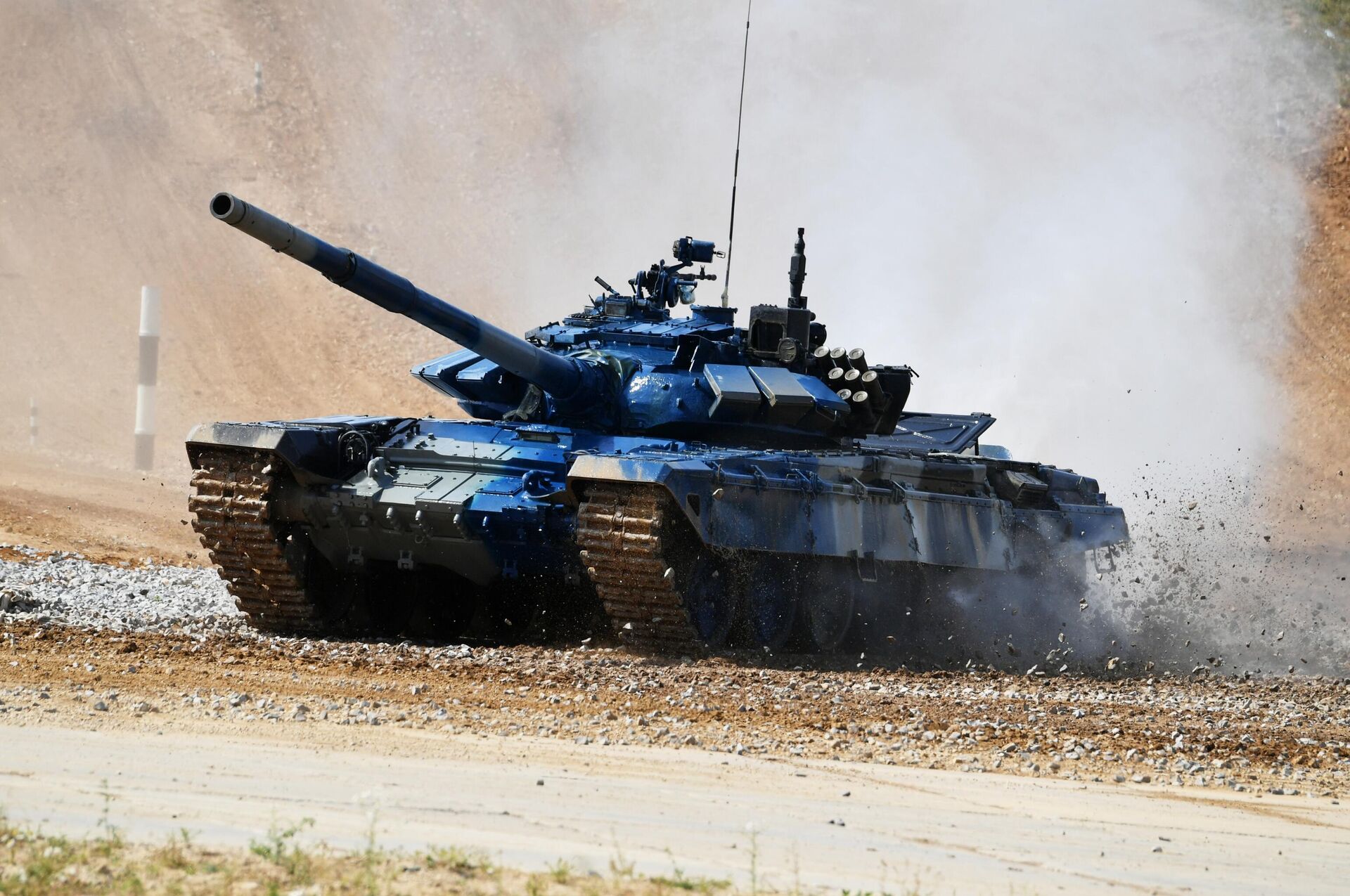 Xe tăng T-72B3 của  đội Việt Nam tại phần thi các kíp xe tăng trong khuôn khổ cuộc thi Tank Biathlon 2022 ở bãi tập quân sự Alabino, tỉnh Matxcova. - Sputnik Việt Nam, 1920, 15.08.2022