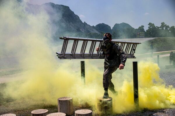 Hoàn thành các chuẩn mực trong khuôn khổ giai đoạn 1 của cuộc thi «Vùng tai nạn» thuộc «Army Games-2022». - Sputnik Việt Nam