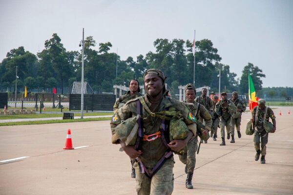 Hoàn thành các chuẩn mực trong khuôn khổ giai đoạn 1 của cuộc thi «Vùng tai nạn» thuộc «Army Games-2022». - Sputnik Việt Nam