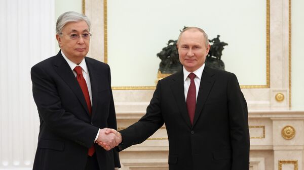 Tổng thống Nga Vladimir Putin và Tổng thống Kazakhstan Kassym-Jomart Tokayev - Sputnik Việt Nam