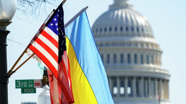 Cờ của Ukraina và Hoa Kỳ tại tòa nhà Capitol ở Washington - Sputnik Việt Nam