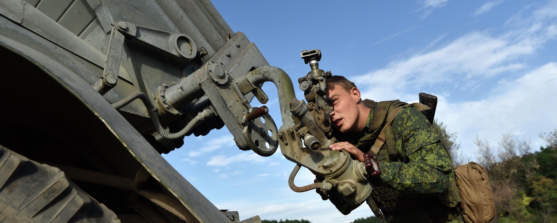 Công việc của các tổ lái hệ thống tên lửa phóng nhiều lần (MLRS) Grad trong một chiến dịch đặc biệt ở Ukraina theo hướng Avdeevka. - Sputnik Việt Nam, 1920, 11.09.2022