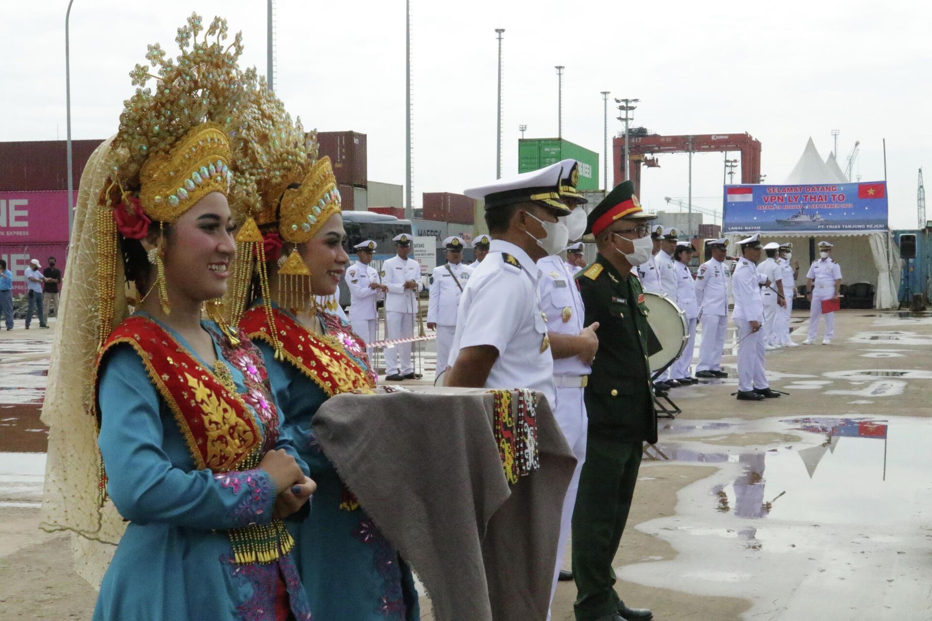 Tàu hải quân Việt Nam bắt đầu thăm Indonesia - Sputnik Việt Nam, 1920, 30.08.2022