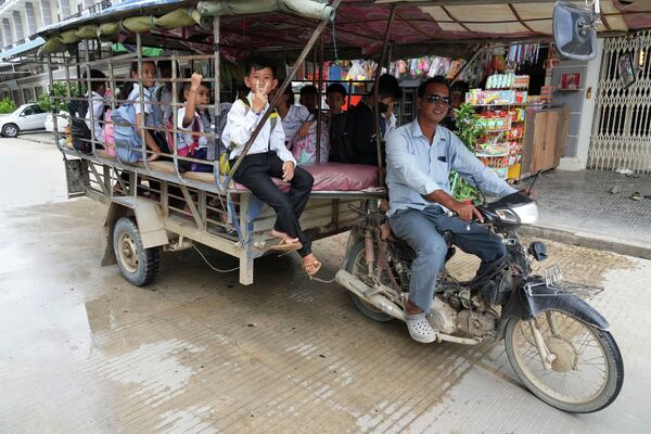 Trẻ em đi học ở Campuchia. - Sputnik Việt Nam