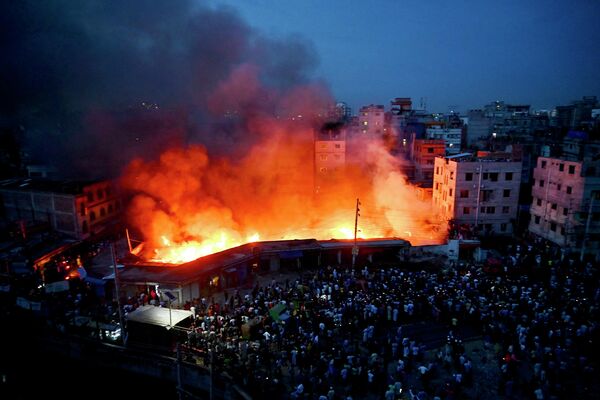 Cháy ở khu ổ chuột ở Dhaka, Bangladesh. - Sputnik Việt Nam