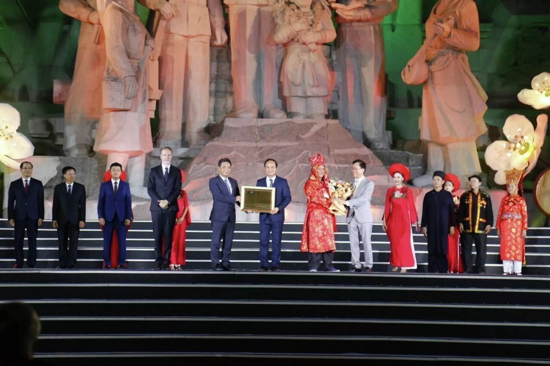 Lễ đón nhận Bằng ghi danh Thực hành Then và Lễ hội thành Tuyên năm 2022 Lễ đón nhận Bằng ghi danh Thực hành Then và Lễ hội thành Tuyên năm 2022 - Sputnik Việt Nam, 1920, 04.09.2022