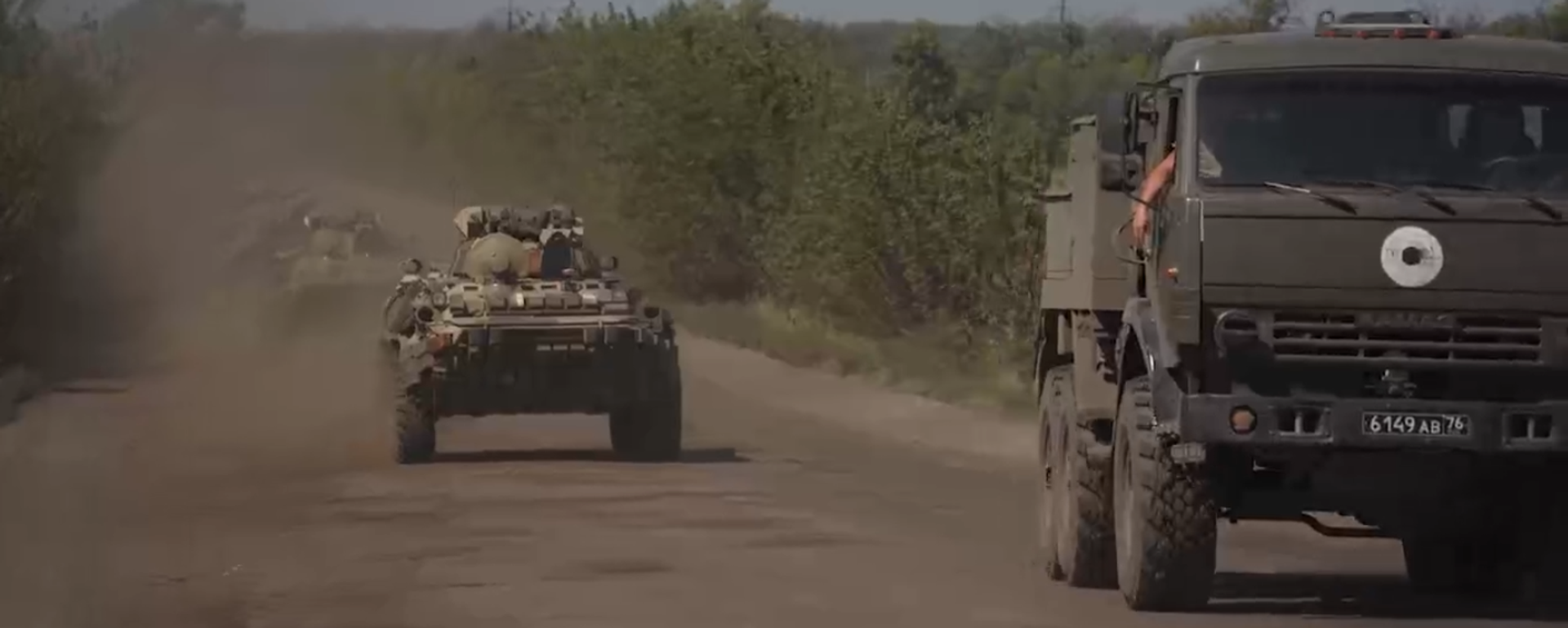 Bộ Quốc phòng Liên bang Nga công bố cảnh triển khai giao xe bọc thép đến hướng Kharkov - Sputnik Việt Nam, 1920, 09.09.2022