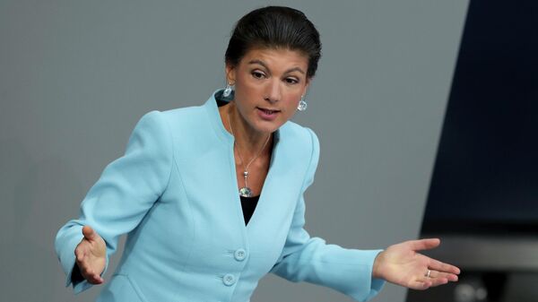 Lãnh đạo Đảng Cánh tả Đức Sarah Wagenknecht phát biểu tại cuộc họp của quốc hội liên bang ở Berlin - Sputnik Việt Nam
