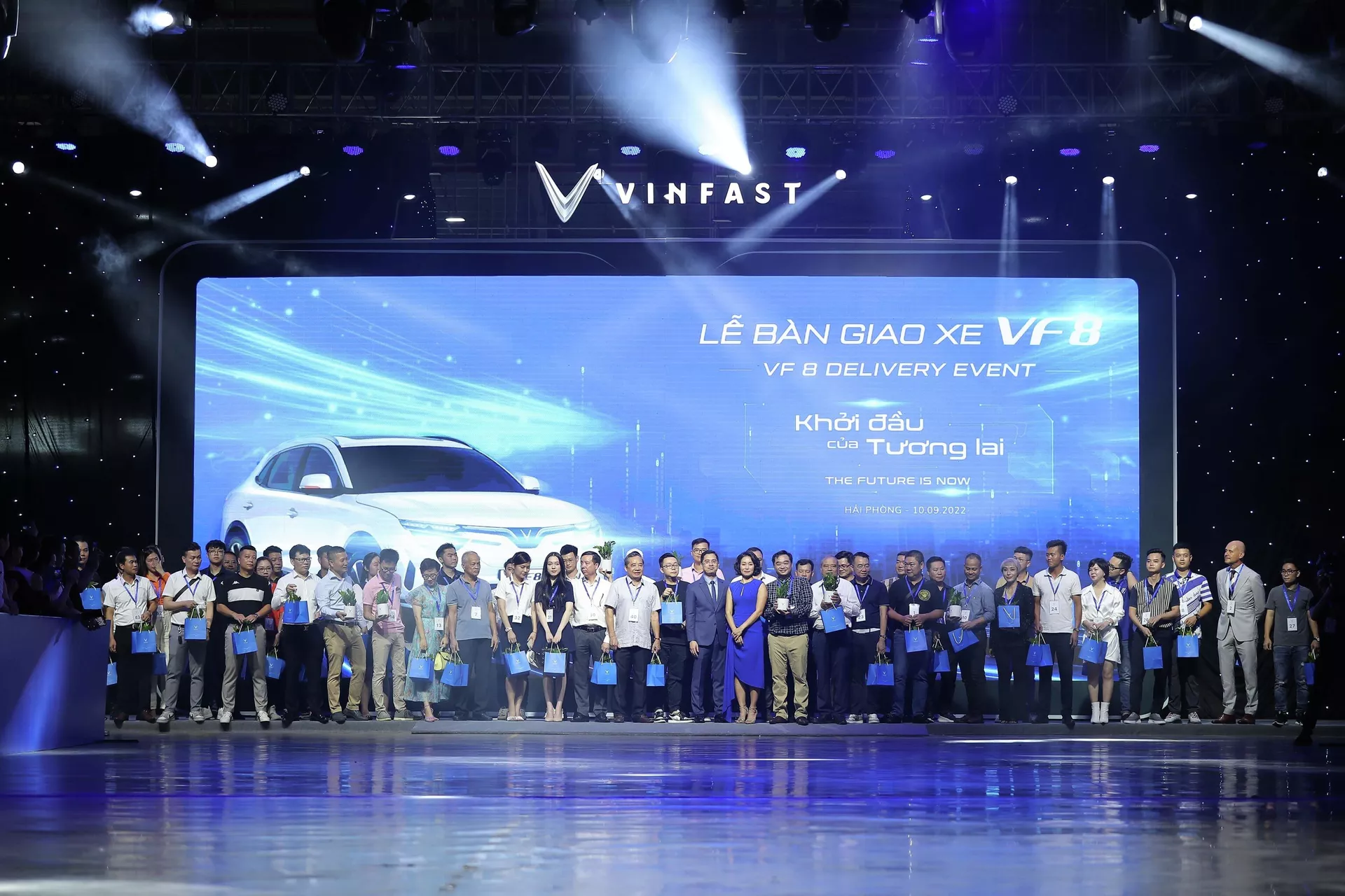 VinFast bàn giao 100 ô tô điện VF 8 đầu tiên, chuẩn bị xuất khẩu ra quốc tế VinFast bàn giao 100 ô tô điện VF 8 đầu tiên, chuẩn bị xuất khẩu ra quốc tế - Sputnik Việt Nam, 1920, 10.09.2022