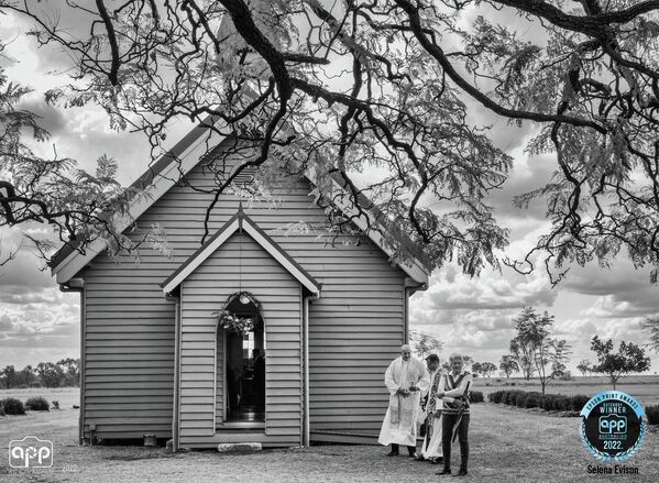 Bức ảnh của Selena Evison, người chiến thắng hạng mụcWedding trong giải thưởng Epson Print Award, cuộc thi The Australian Photographic Prize 2022. - Sputnik Việt Nam