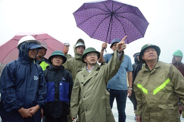 Ứng phó với bão số 4: Bí thư Thành ủy Đà Nẵng kiểm tra công tác phòng chống bão khu vực ven biển. - Sputnik Việt Nam