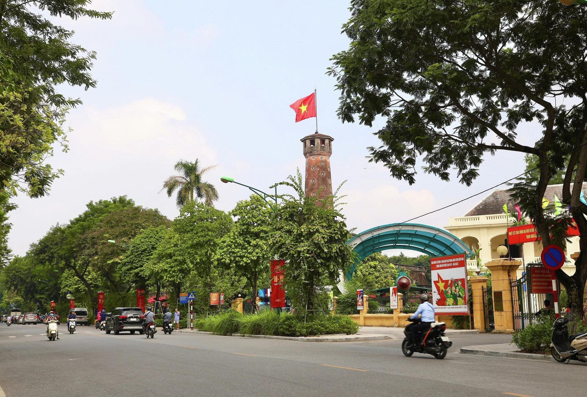Hà Nội trang hoàng chào mừng kỷ niệm 68 năm Giải phóng Thủ đô - Sputnik Việt Nam, 1920, 10.10.2022