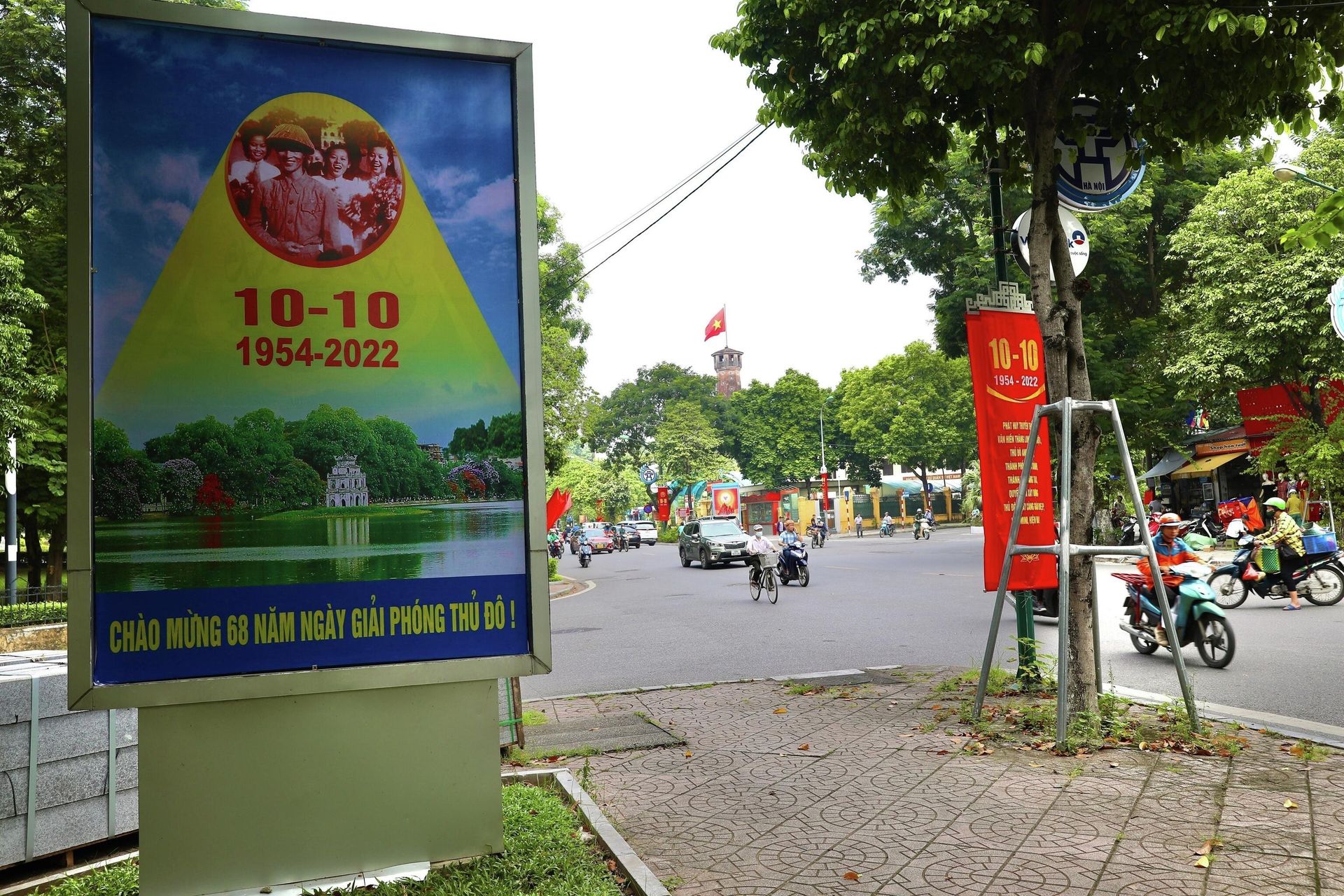 Hà Nội trang hoàng chào mừng kỷ niệm 68 năm Giải phóng Thủ đô - Sputnik Việt Nam, 1920, 10.10.2022