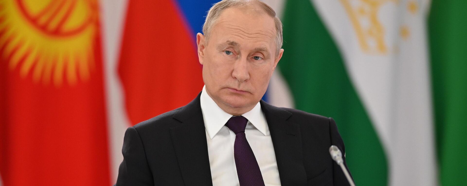 Tổng thống Nga Vladimir Putin họp báo tại Astana - Sputnik Việt Nam, 1920, 27.05.2026