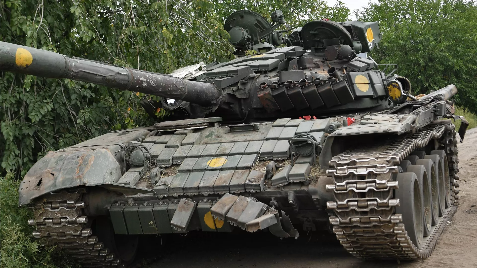 Lực lượng vũ trang Nga hạ gục xe tăng T-72 của Lực lượng vũ trang Ukraina Lực lượng vũ trang Nga hạ gục xe tăng T-72 của Lực lượng vũ trang Ukraina - Sputnik Việt Nam, 1920, 09.12.2022