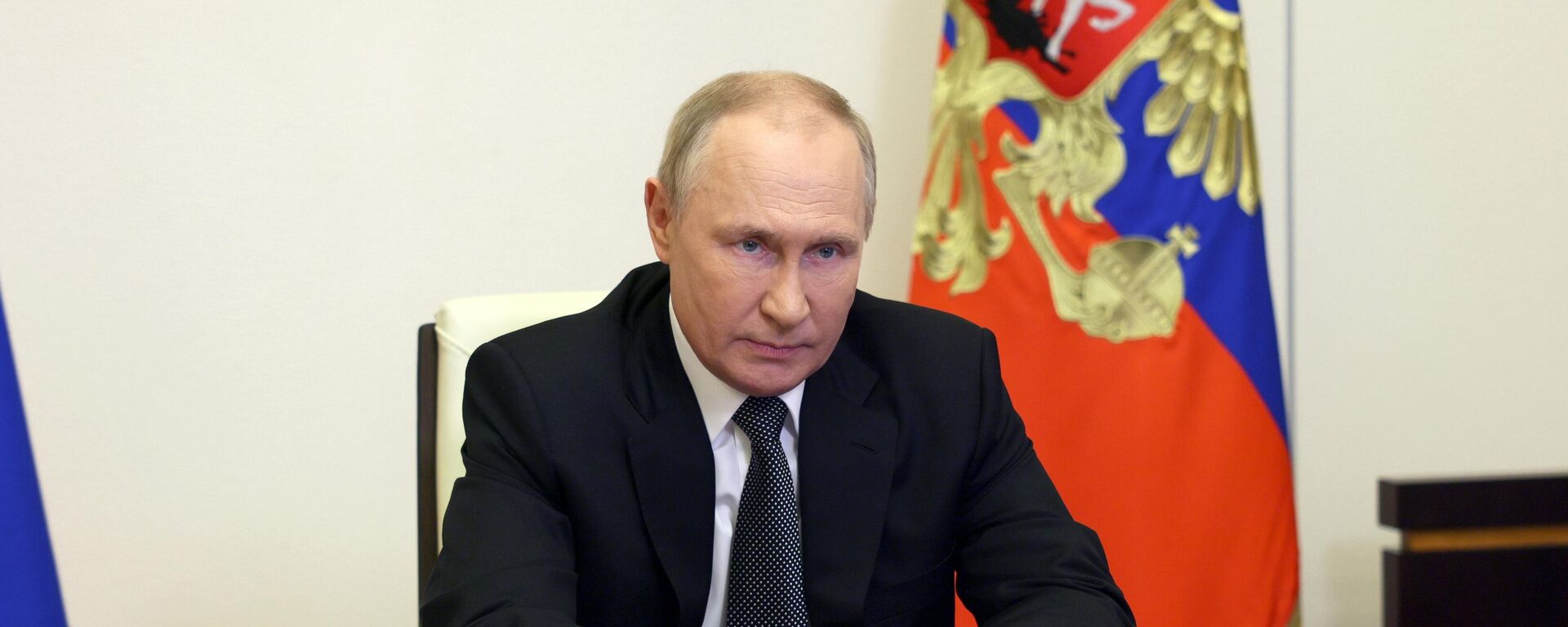 Tổng thống Nga Vladimir Putin tổ chức một cuộc họp hoạt động với các thành viên thường trực của Hội đồng Bảo an Liên bang Nga - Sputnik Việt Nam, 1920, 19.10.2022