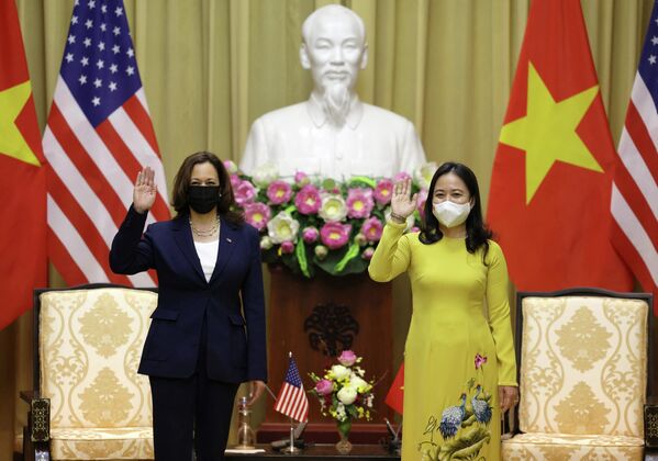 Phó Tổng thống Hoa Kỳ Kamala Harris và Phó Chủ tịch nước Việt Nam Võ Thị Ánh Xuân tại Phòng Vàng Phủ Chủ tịch, Hà Nội. - Sputnik Việt Nam