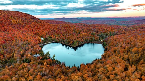 Hồ Baker, Quebec, Canada. - Sputnik Việt Nam