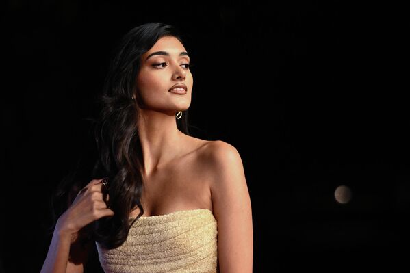 Người mẫu Anh Neelam Gill tại lễ trao giải Fashion Trust Arabia Awards ở Qatar. - Sputnik Việt Nam