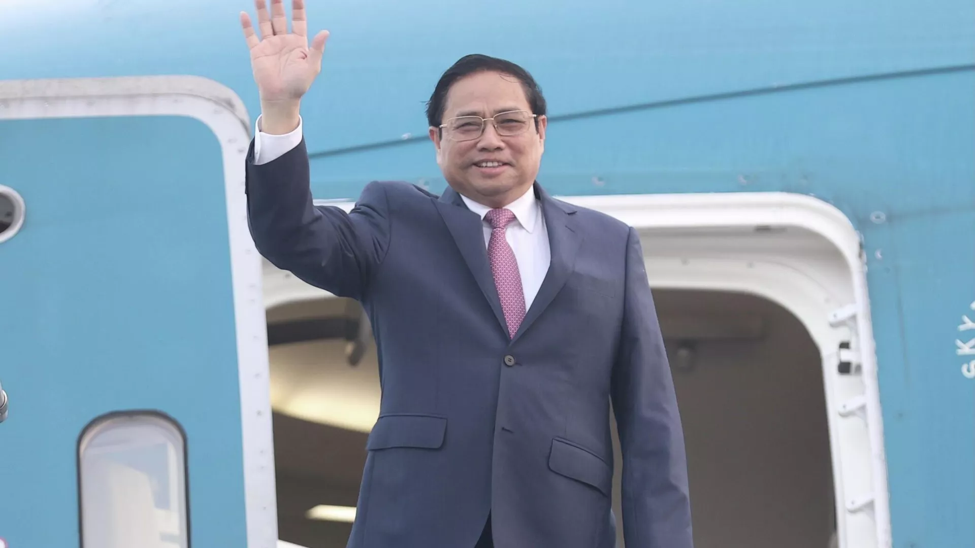 Thủ tướng Phạm Minh Chính lên đường thăm chính thức Campuchia và dự Hội nghị cấp cao ASEAN lần thứ 40, 41